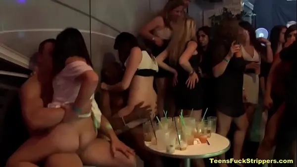 CFNM Strippers Bang Dirty Teen Sluts At Party Night Video besar besar