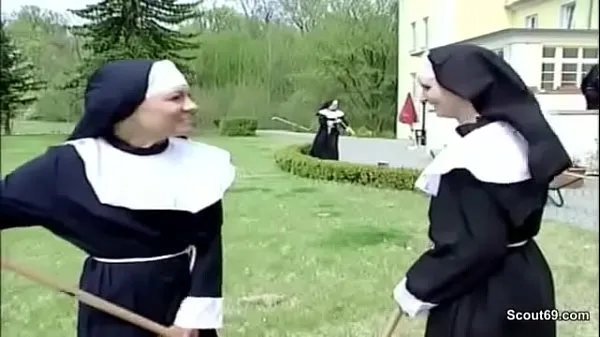 Horny nun is secretly deflowered by the craftsman Video besar besar