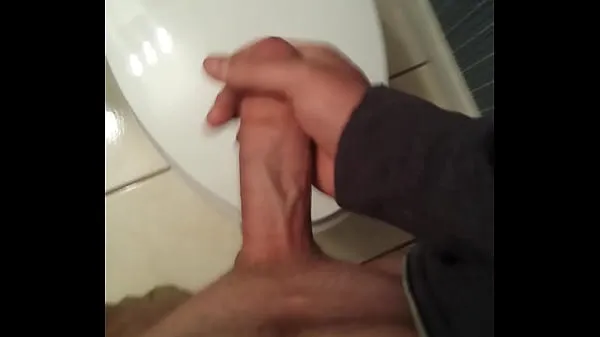 Большие Bathroom quickie. Big loadмегавидео