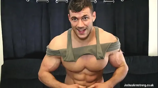 مقاطع فيديو ضخمة Huge oiled up bodybuilder eats cum ضخمة