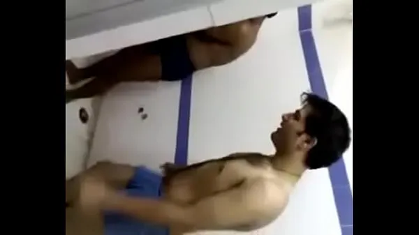 Nagy hot guys indian gay bathing mega videók