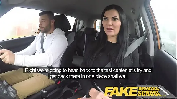 Grandi Fake Driving School Jasmine Jae sesso completamente nuda in una macchinamega video