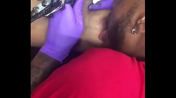 Big Horny tattoo artist multi-tasking sucking client's nipples mega Videos