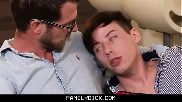 Grandes FamilyDick - Hot Teen dá um passo de gigante Cock mega vídeos