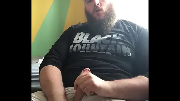 مقاطع فيديو ضخمة Huge Bearded Bear Jerks His Big Veiny Package ضخمة