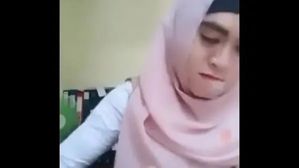 بڑے Indonesian girl with hood showing tits میگا ویڈیوز