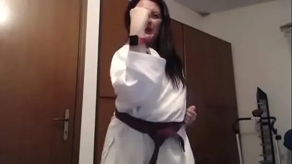 Grandi Feticismo del sudore con un fantastico kimono da karatemega video