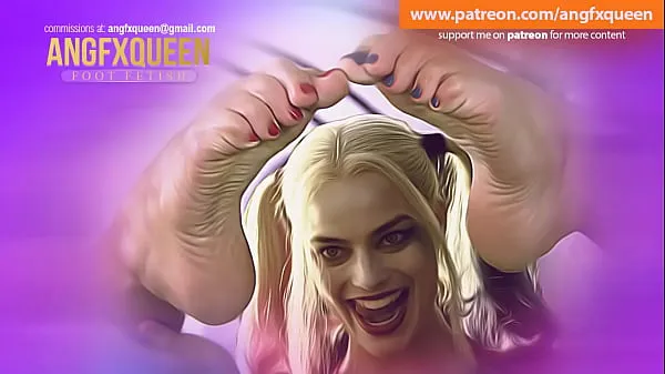 Grandes Harley quinn pies trabajando con el pie megavídeos