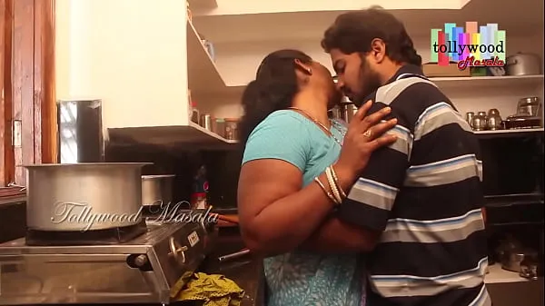 مقاطع فيديو ضخمة Hot desi masala aunty seduced by a teen boy ضخمة