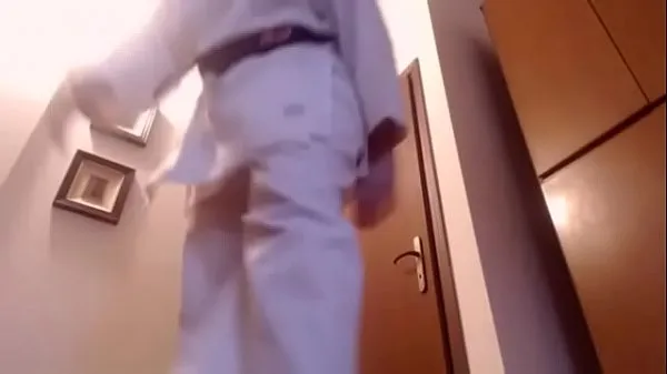 Grandi Sono la tua insegnante di Karate e voglio dominarti come un piccolo vermemega video