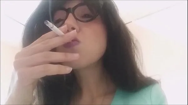 Grandi smokin sexy babe su wc con calze e uno stile hot nerdmega video