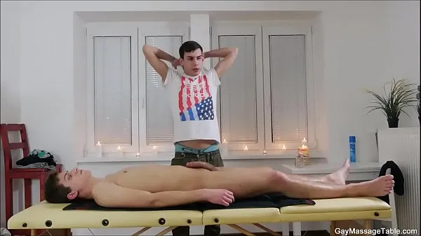 Grosses Ryan Olsen et Oscar Hart massage gay et baise mégavidéos