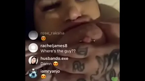 Große IG thot saugt ihre Titten am lebenMega-Videos