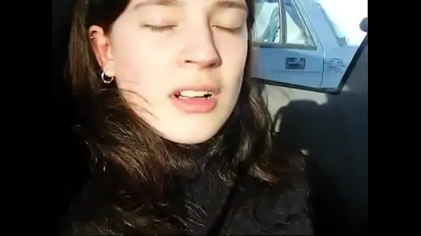 Wielkie Young girl fingers herself in car mega filmy