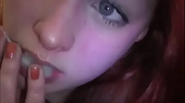 Married redhead playing with cum in her mouth Video besar besar