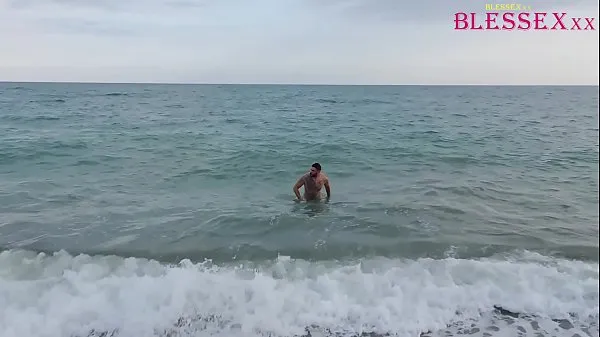 Grandi Maschio etero si masturba su una spiaggia pubblicamega video