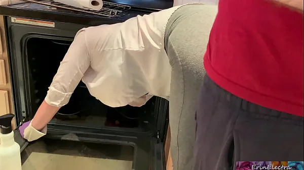 Big Stepmom is horny and stuck in the oven - Erin Electra mega Videos