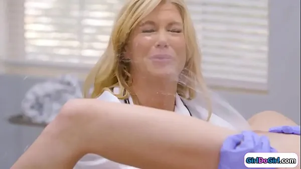 Big Unaware doctor gets squirted in her face mega Videos