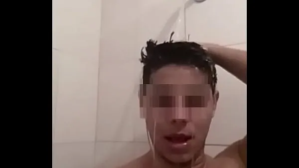 Nagy My friend takes a shower and sends me this video mega videók