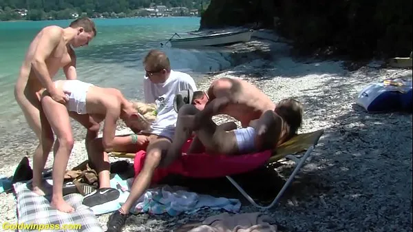 Große extreme wilde deutsche anal familientherapie ficken party orgie am öffentlichen strandMega-Videos