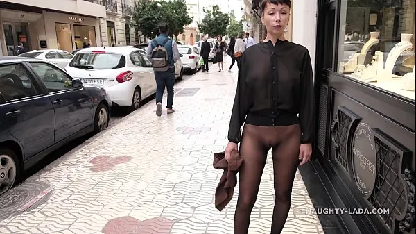 Grosses Pas de collants sans jupe en public mégavidéos