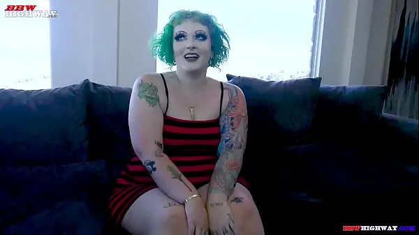 Grosses gros cul Goth Pawg Vicky Vixen fait ses débuts sur mégavidéos