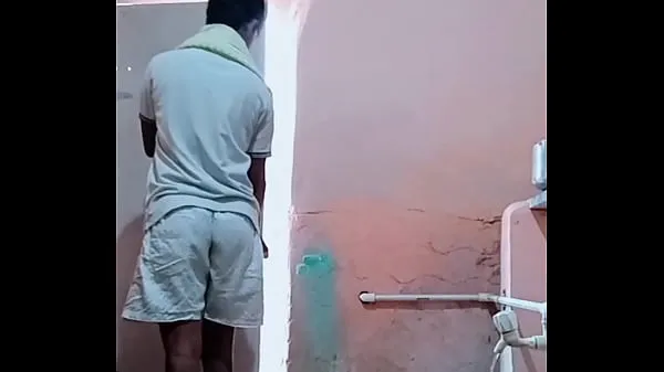 Grandes Peguei meu meio-irmão tomando banho nu e brincando com o pinto dele mega vídeos