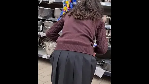 Große SPYING TEEN GIRL AM SUPERMARKT - KURZER ROCKMega-Videos