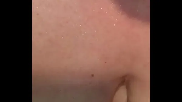 Grandes POV: Esposa amateur con tetas enormes se masturba a su esposo en la ducha megavídeos