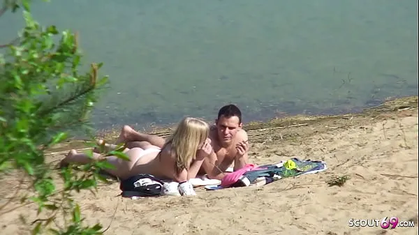 Grandes Verdadera pareja joven filmada en secreto mientras folla en la playa alemana megavídeos