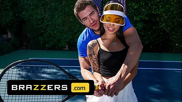 Grote Xander Corvus) Massages (Gina Valentinas) Foot To Ease Her Pain They End Up Fucking - Brazzers megavideo's