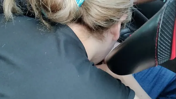 Blowjob in the car Video besar besar