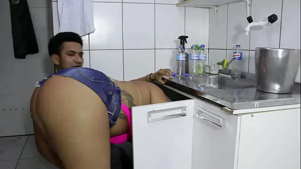 Μεγάλα The cocky plumber stuck the pipe in the ass of the naughty rabetão. Victoria Dias and Mr Rola mega βίντεο