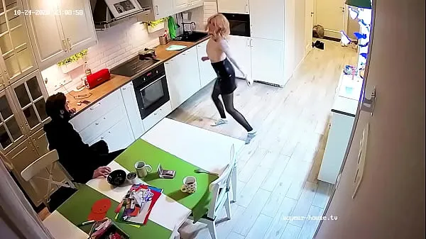 Grandes Bailarina recibe mamada y cogida en la cocina megavídeos