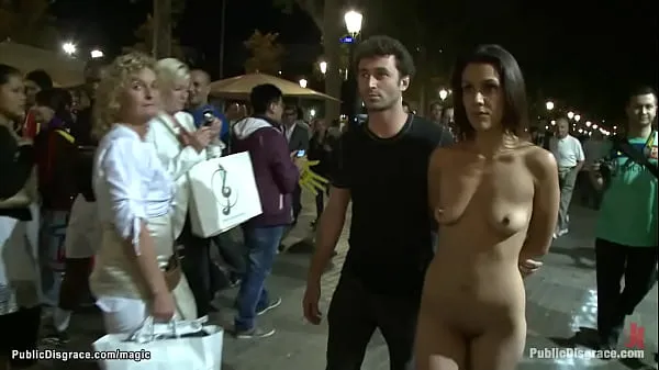 Grandi La spagnola Samia Duarte viene scopata in bocca e sditalinata nella figa dal furgone dalla principessa Donna Dolore e James Deen, poi umiliata e scopata in pubblicomega video