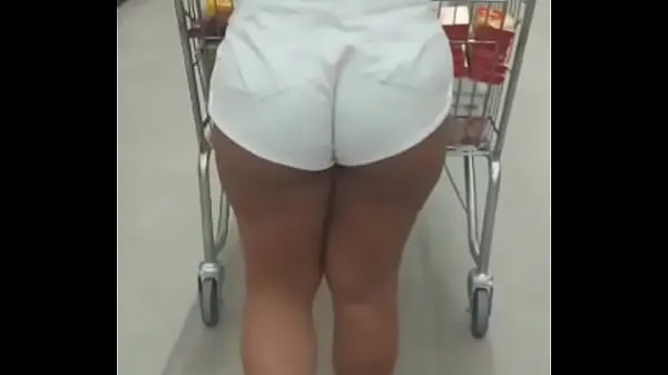 Grote showing her ass in the market megavideo's