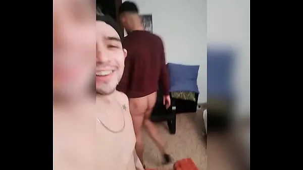 Veliki CURIOUS STRAIGHT" FRIEND WITH A BIG DICK LATIN WANTED TO KNOW WHAT IT FEEL LIKE TO FUCK BAREBACK WITH HIS GAY COLOMBIAN THUG FRIEND mega videoposnetki