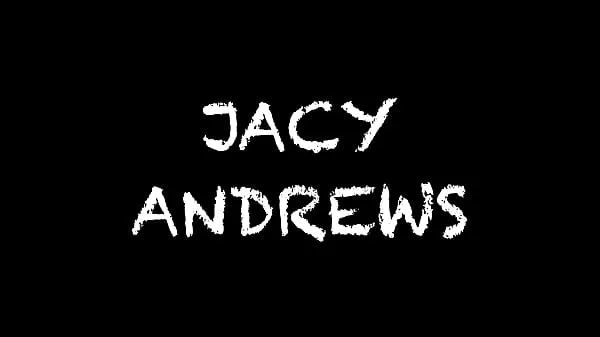 Grosses Jacy Andrews a droit à un bain romantique et à une grosse baise mégavidéos