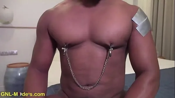 مقاطع فيديو ضخمة This beefy new model loves his nipples clamped and played ضخمة