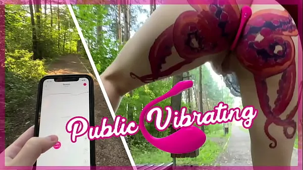 Veľké Stepbrother remotely turns on lovense lush vibrator in his stepsister's pussy to maximum in public park outside mega videá