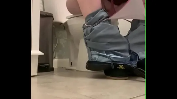 大きな Follow me to the bathroom four times メガ動画