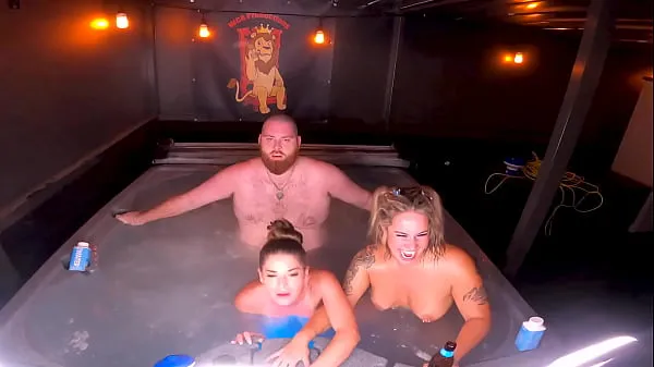 大Hot Tub Threesome With Kendra Heart And Misty Meaner WCA Productions大型视频