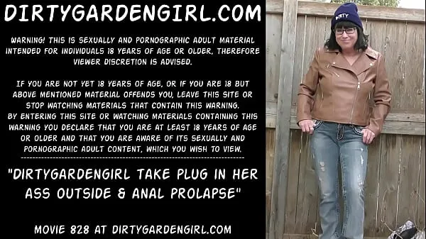 Große Dirtygardengirl nimmt Plug in ihren Arsch draußen und hat einen AnalprolapsMega-Videos