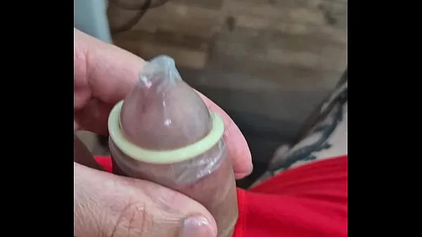 Большие TENTEI COLOCAR A CAMISINHA, MAS NÃO ENTRA NO MEU PENIS GROSSOмегавидео